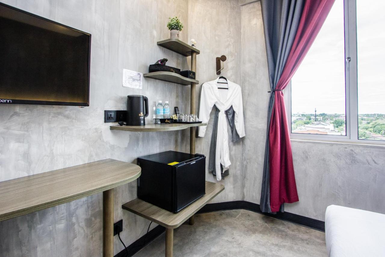 Sri Indar Hotel & Suites Парит Бунтар Екстериор снимка