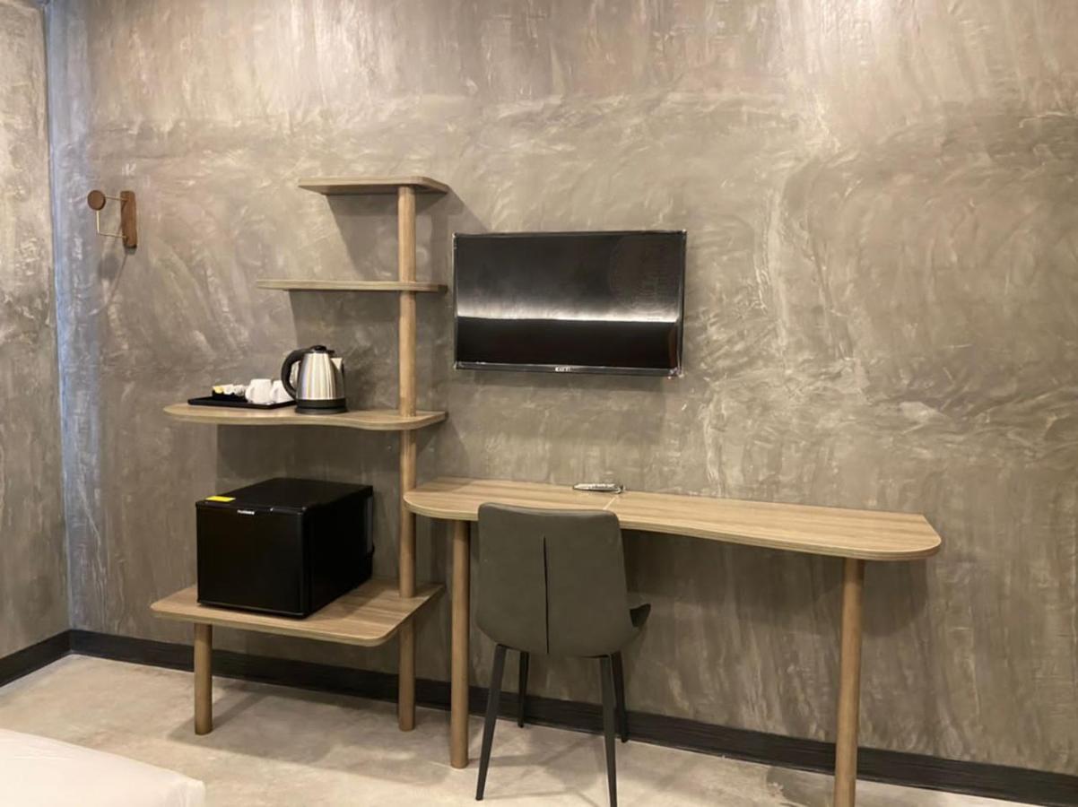 Sri Indar Hotel & Suites Парит Бунтар Екстериор снимка