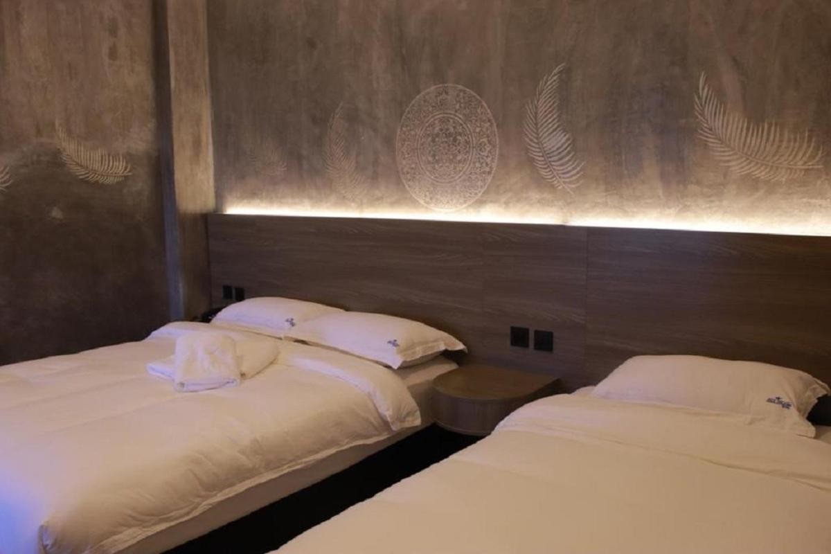 Sri Indar Hotel & Suites Парит Бунтар Екстериор снимка