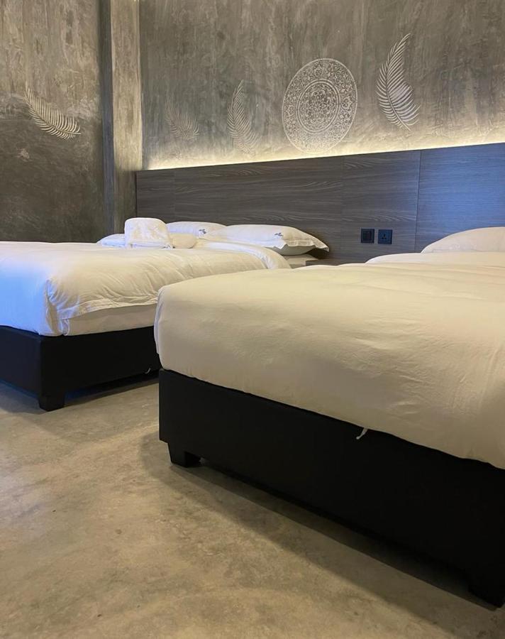 Sri Indar Hotel & Suites Парит Бунтар Екстериор снимка