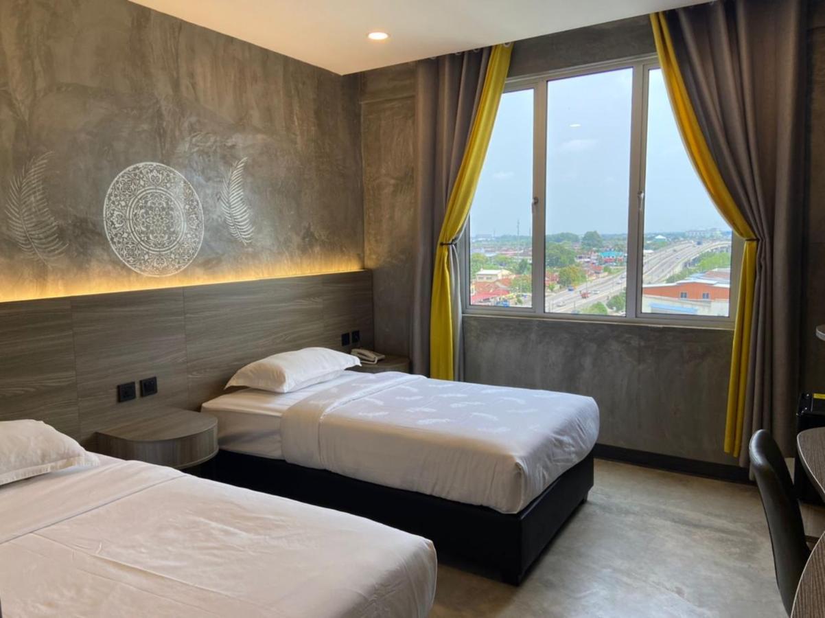 Sri Indar Hotel & Suites Парит Бунтар Екстериор снимка