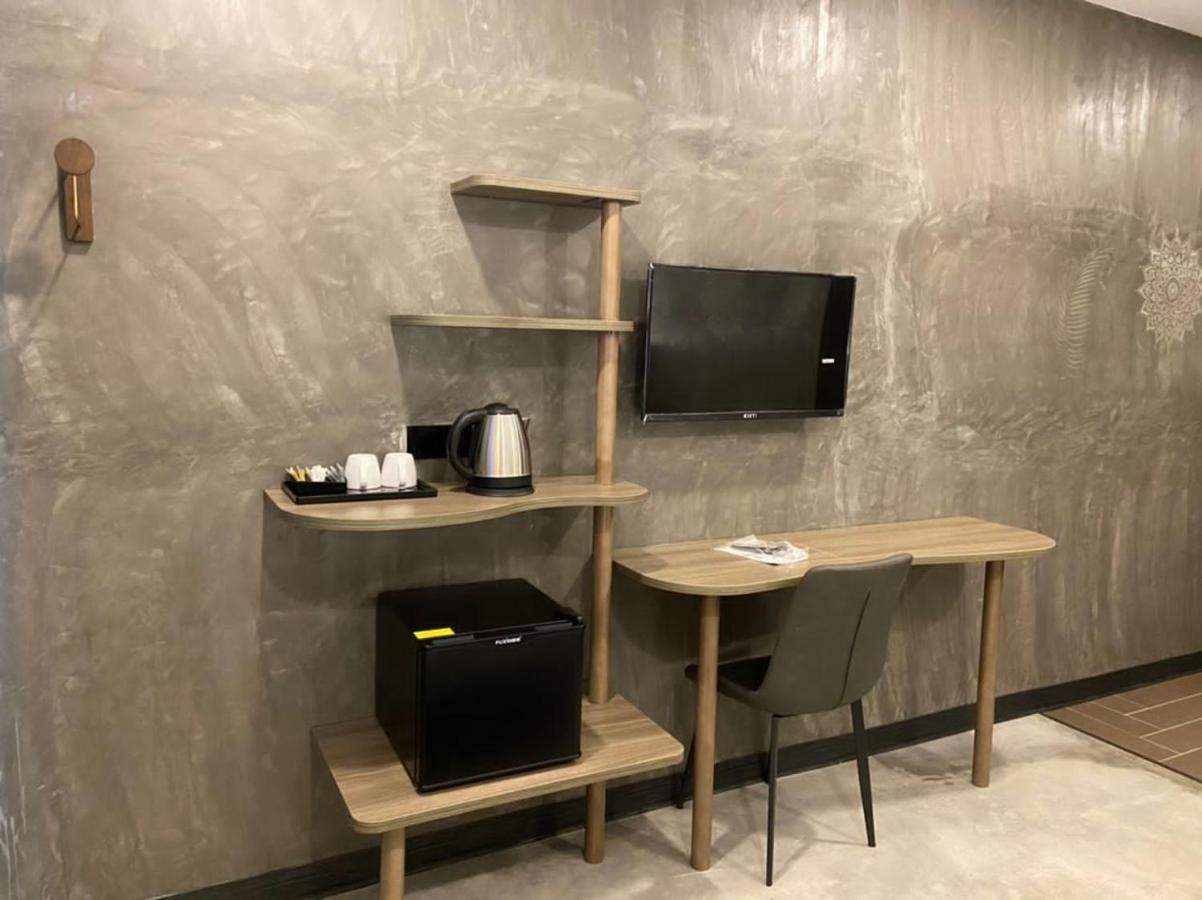 Sri Indar Hotel & Suites Парит Бунтар Екстериор снимка