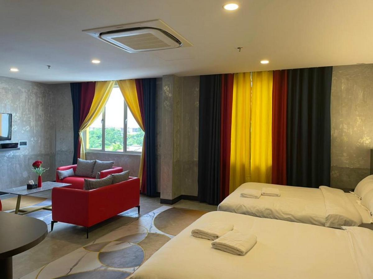 Sri Indar Hotel & Suites Парит Бунтар Екстериор снимка